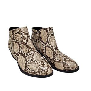 Arizona Jean Co. Woman ankle boots with a snakeskin print Size 8